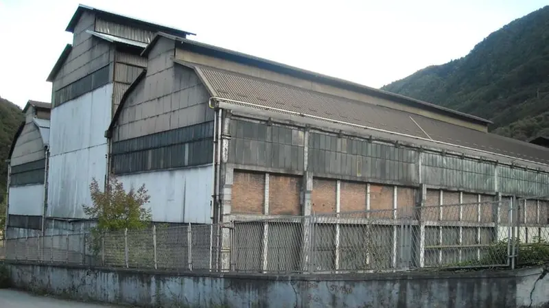 I vecchi capannoni abbandonati della Selca - © www.giornaledibrescia.it