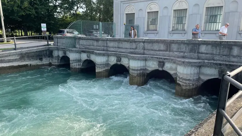 La diga di Salionze, dove l’acqua del Garda viene immessa nel Mincio - Foto © www.giornaledibrescia.it