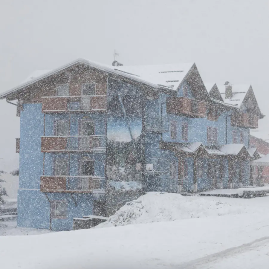 La neve è scesa al passo Tonale: tutto è imbiancato