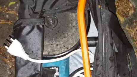 Gli strumenti per lo scasso ritrovati in una sacca © www.giornaledibrescia.it