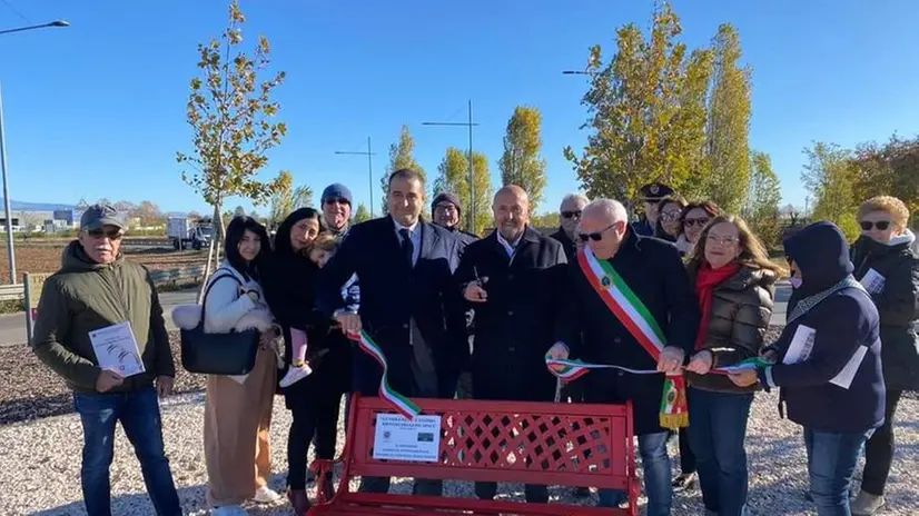 La nuova panchina rossa a Castenedolo