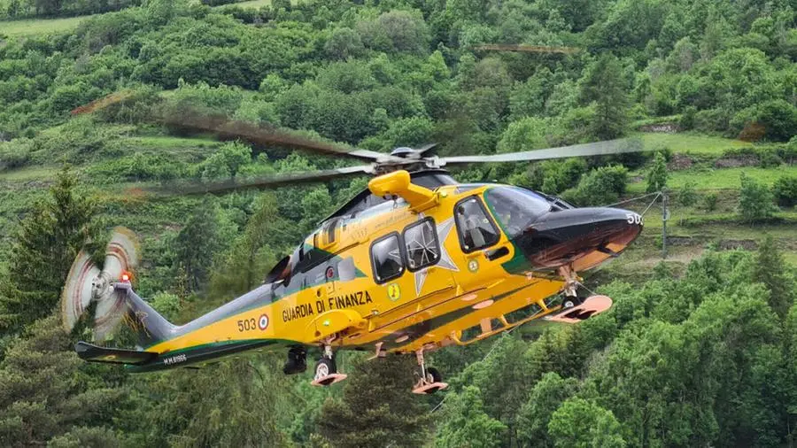 L'elicottero in dotazione al Soccorso Alpino della Guardia di Finanza di Edolo