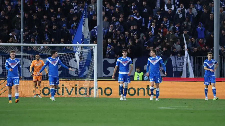 La delusione dei giocatori del Brescia - Foto New Reporter Comincini © www.giornaledibrescia.it