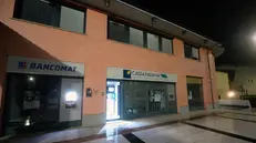 La banca dove è stato fatta la rapina a Gardone Valtrompia - Foto Marco Ortogni Neg © www.giornaledibrescia.it