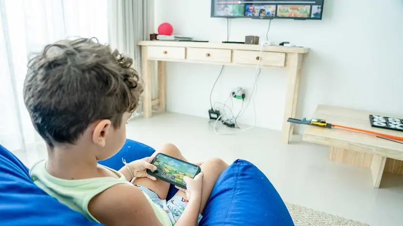 Sono sempre più i bambini con uno smartphone - © www.giornaledibrescia.it