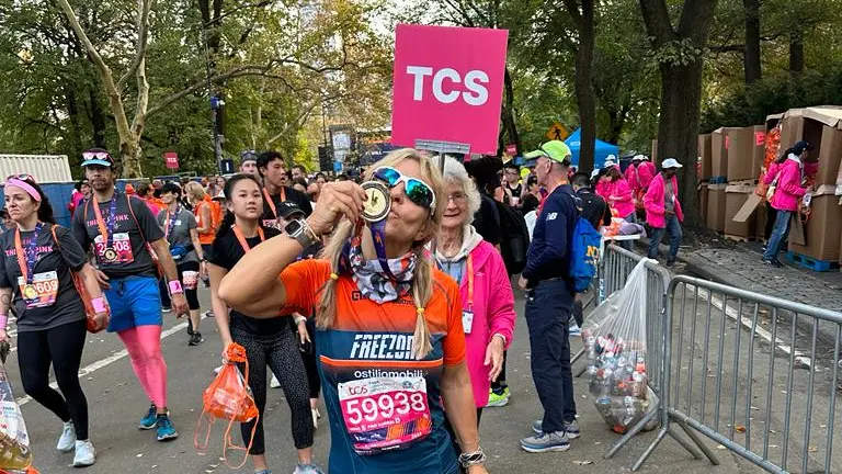 Monica Corradi con la medaglia: grande soddisfazione