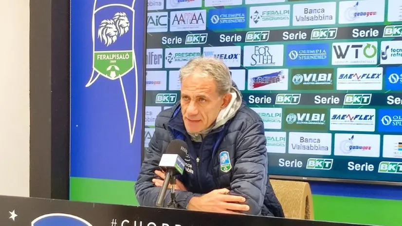 Mister Zaffaroni durante la conferenza stampa in vista di Como-FeralpISalò - © www.giornaledibrescia.it