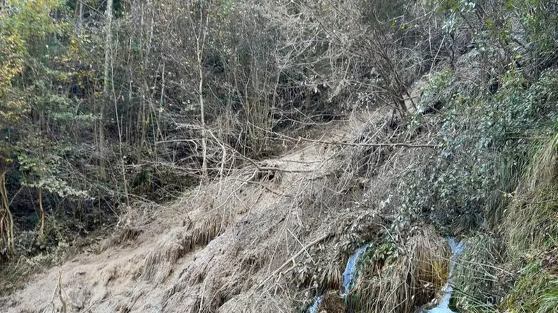 Materiale franoso si è riversato sulla Sp 92