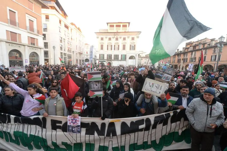 Il corteo pro Palestina in centro a Brescia