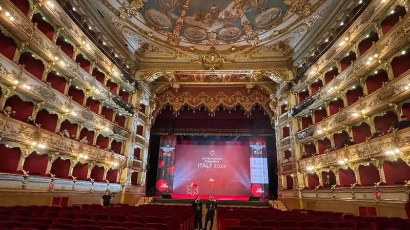 Il Teatro Grande pronto ad accogliere gli ospiti - © www.giornaledibrescia.it