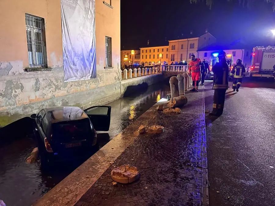 L'incidente in pieno centro a Verolanuova