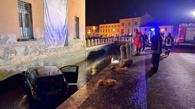 L'incidente in pieno centro a Verolanuova