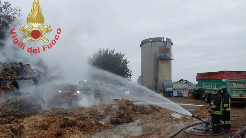 Vigili del fuoco al lavoro a Castel Mella