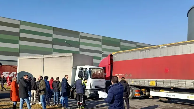 Il presidio al polo logistico di Chiari