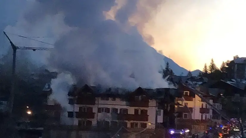 Le palazzine dove c'è stato l'incendio a Corteno Golgi