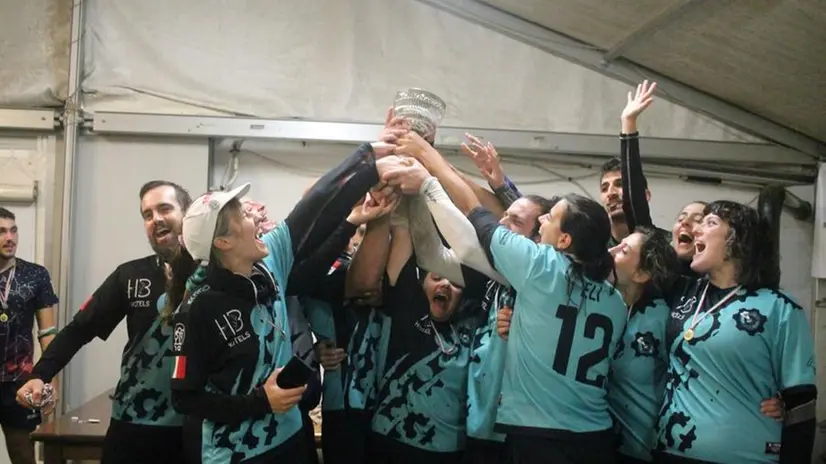 La gioia della Bombarda Brixia dopo aver conquistato il trofeo