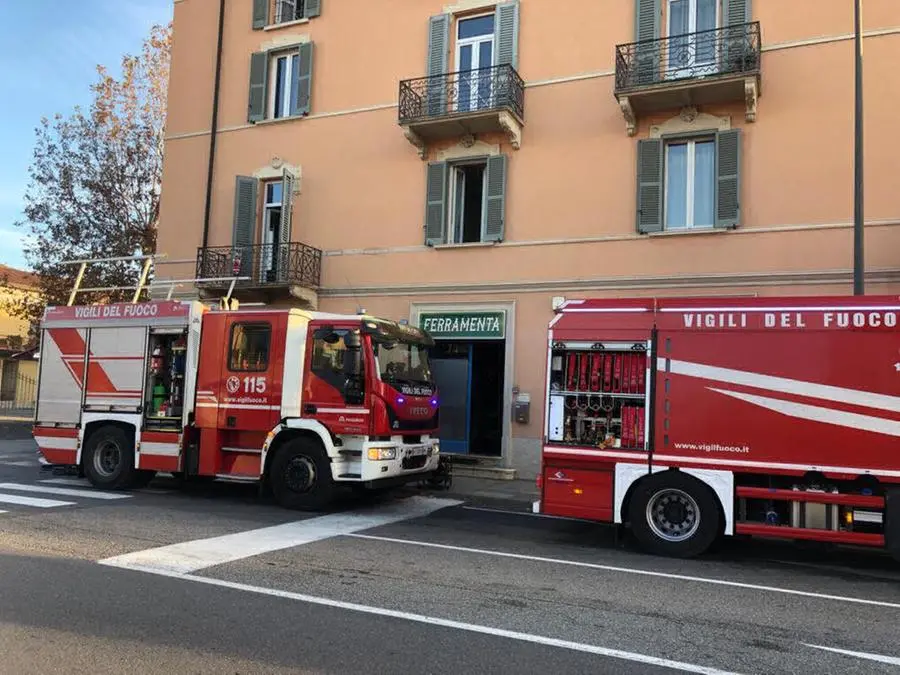 L'incendio in via San Polo a Brescia