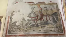 Negli affreschi un fiero San Giorgio a cavallo - © www.giornaledibrescia.it