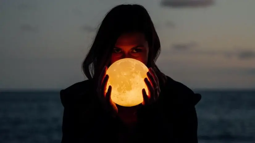 La luna piena ha ispirato Charlie Cinelli