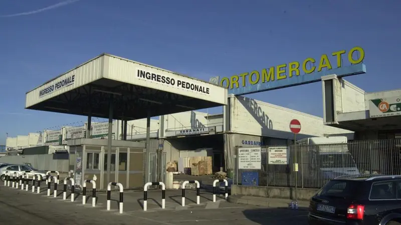 L'ingresso dell'Ortomercato di via Orzinuovi - Foto New Eden Group © www.giornaledibrescia.it