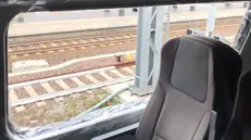 Il treno Caravaggio vandalizzato