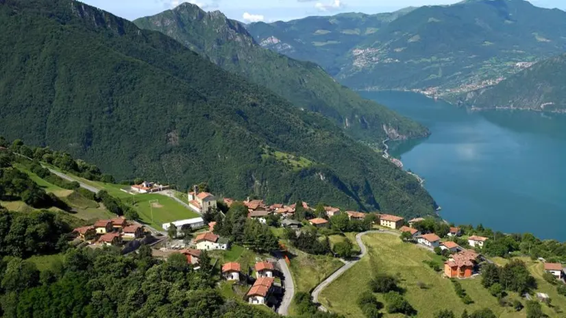 La frazione di Grignaghe, tra i boschi di Pisogne - © www.giornaledibrescia.it