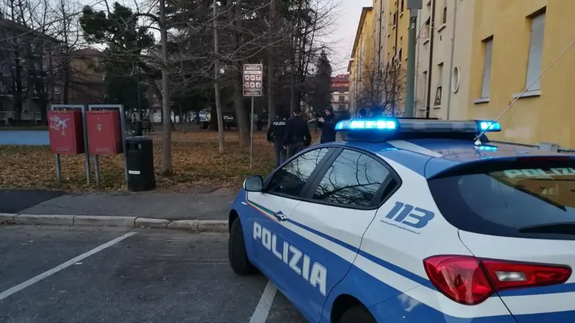 La Polizia in uno dei parchetti della città © www.giornaledibrescia.it