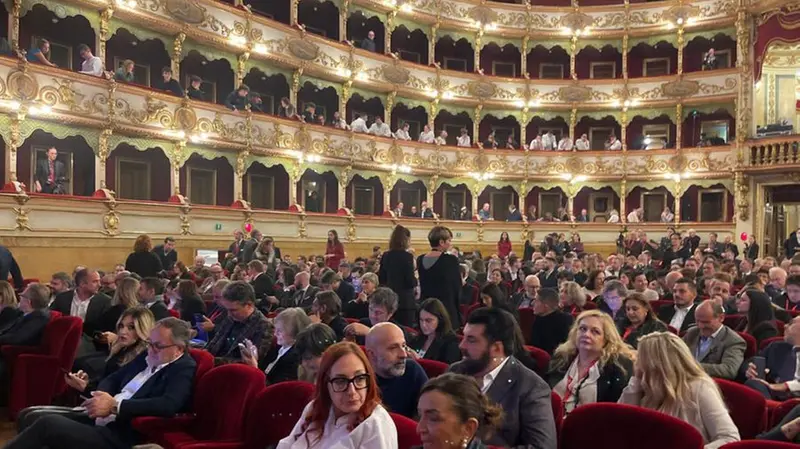 Cannavacciuolo in platea dialoga con Niko Romito - © www.giornaledibrescia.it