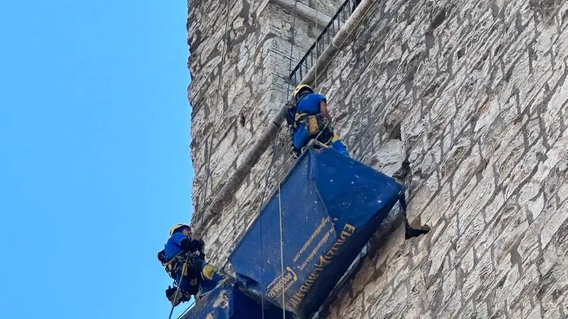Le verifiche sono in corso in piazza Paolo VI