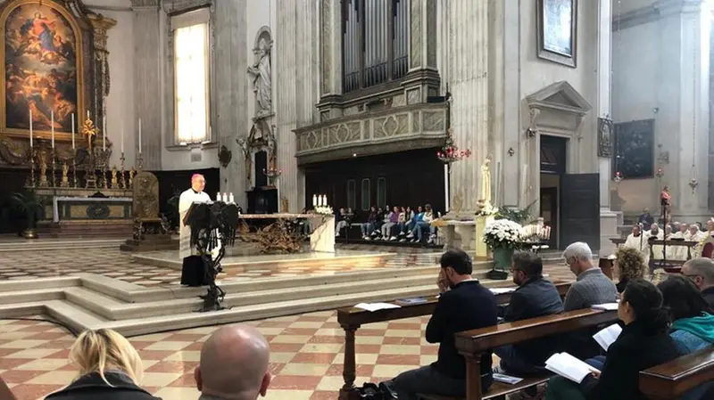 La preghiera per la pace in cattedrale