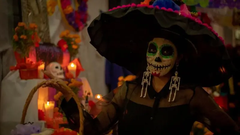 Alcuni tipici decori della festività messicana, che celebra la morte come gioia