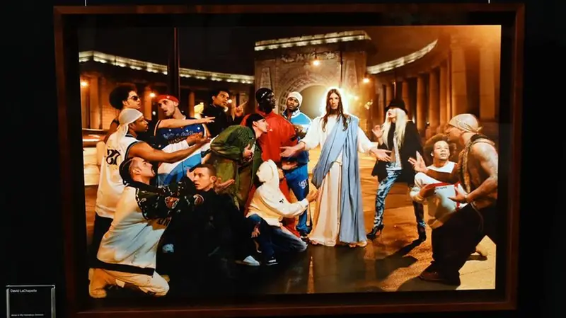 Una fotografia della serie «Jesus is my homeboy», del 2003 - Foto New Reporter Favretto © www.giornaledibrescia.it