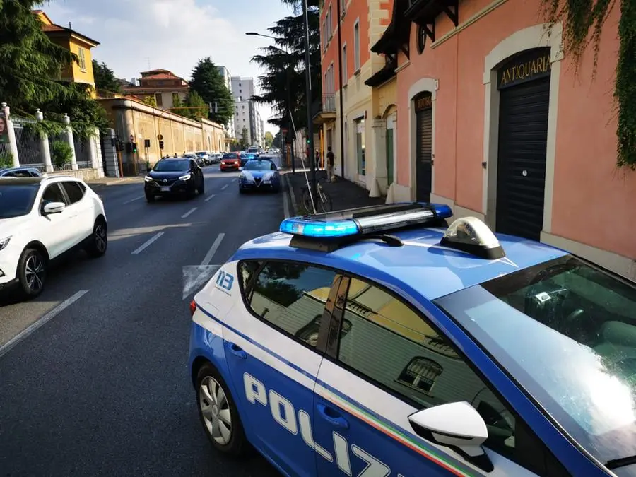 Il luogo dell'aggressione in via Vittorio Emanuele - © www.giornaledibrescia.it