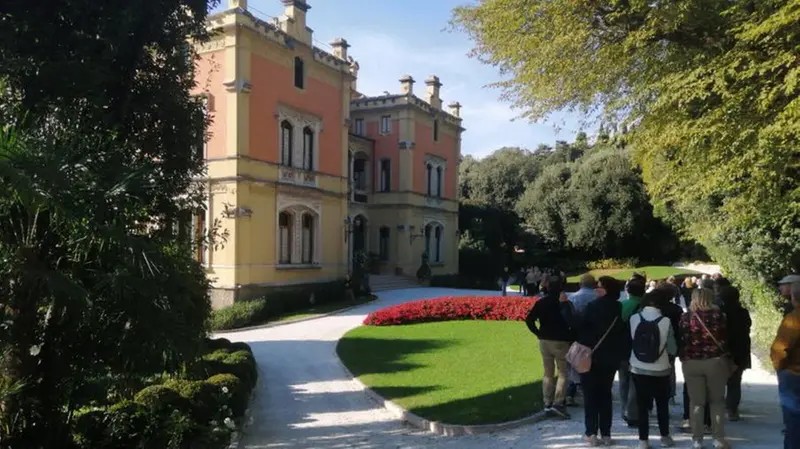 Visitatori a Villa Feltrinelli - © www.giornaledibrescia.it