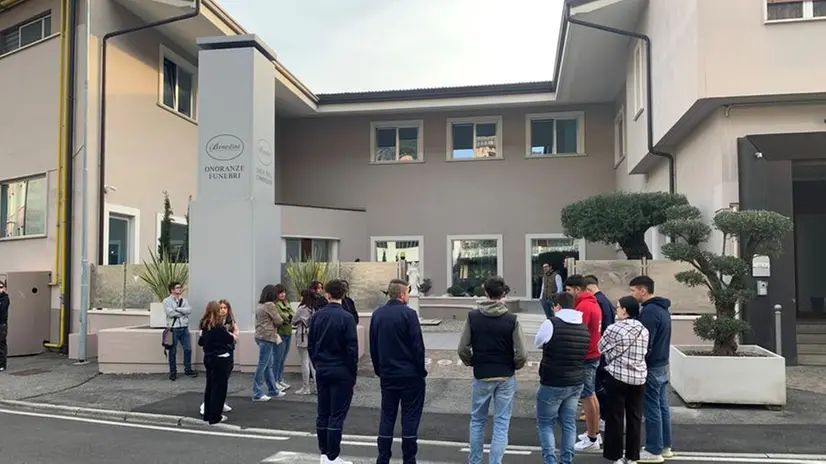 L'ultimo saluto a Samuel Dilas alla casa del commiato di Lumezzane