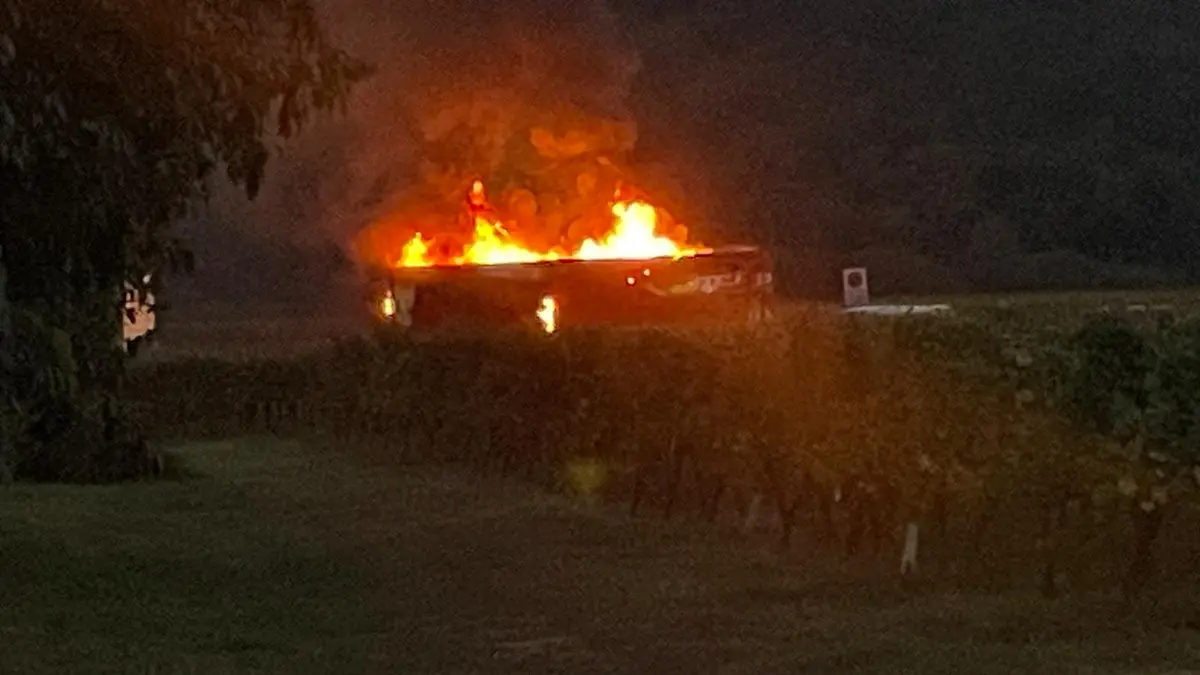 Rimorchio in fiamme: circolazione paralizzata in A4 tra Palazzolo e ...