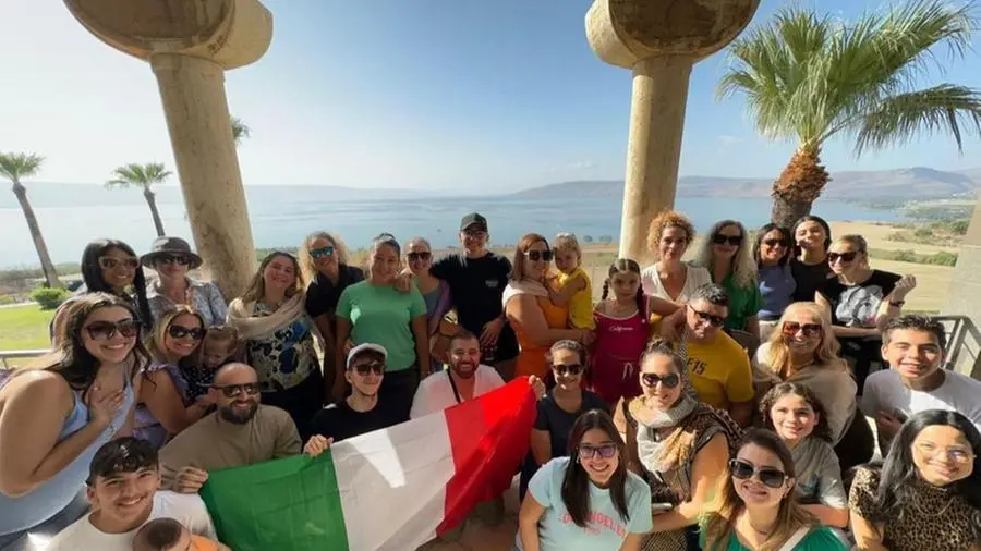 Il gruppo veronese con Valentina e altri bresciani a Tel Aviv prima dell'attacco