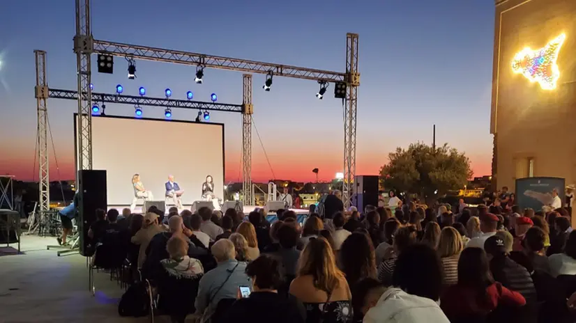 Alcuni momenti della giornata di domenica a Lampedusa