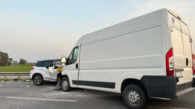 L'auto e il furgone coinvolti nell'incidente - Foto © www.giornaledibrescia.it