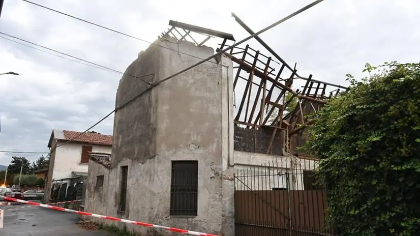 La palazzina crollata a Ospitaletto