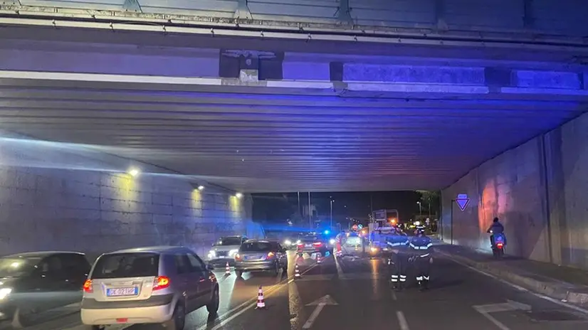 Dal ponte sono caduti alcuni calcinacci stasera