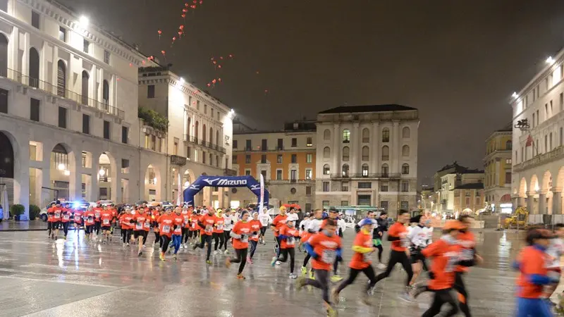 Piazza Vittoria è il luogo degli appuntamenti per gli appassionati di corsa - © www.giornaledibrescia.it