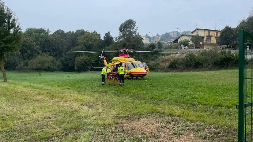 Ceya 150 g di vetro schiacciato irregolare, blu cielo, cristalli