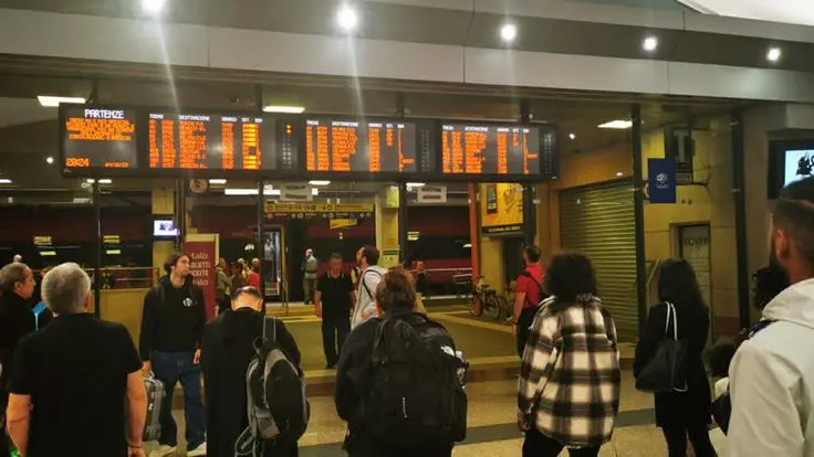 Centinaia i passeggeri bloccati in stazione a Brescia