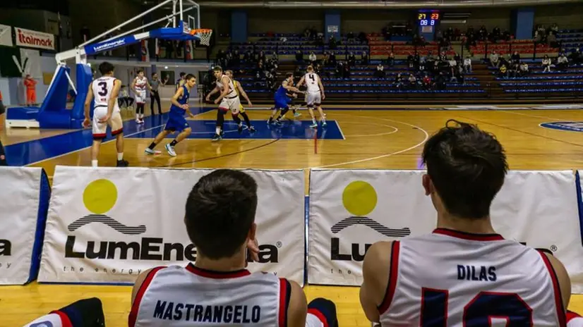 Fianco a fianco, il capitano Mastrangelo e Dilas durante un match - Foto PressPlay