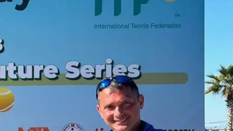 Uno dei tanti premi in carriera vinti da Alberto Saja © www.giornaledibrescia.it