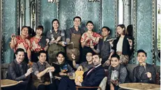 Federico Balzarini con lo staff di Argo Bar a Hong Kong - Foto da Instagram