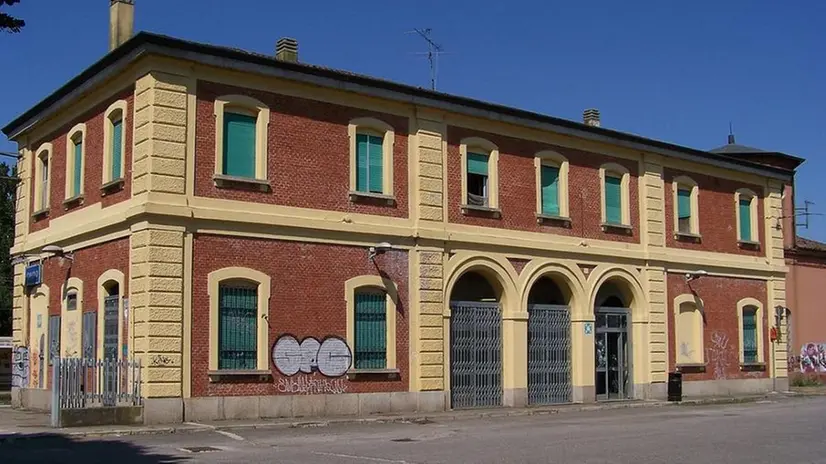 La stazione di Calcio dove è stato colto in flagrante il ladro