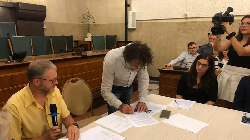 La firma del consigliere provinciale con delega al Servizio civile Marco Apostoli