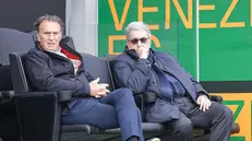 Massimo Cellino in panchina con Giorgio Perinetti - Foto New Reporter Nicoli © www.giornaledibrescia.it
